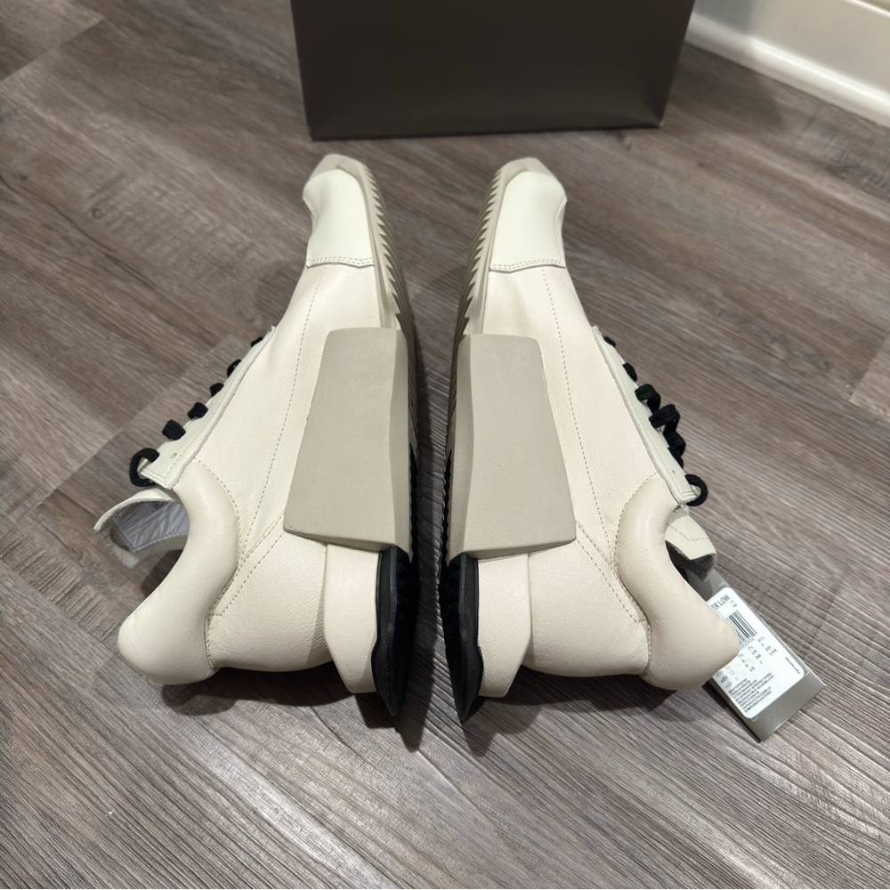 Rick Owens X Adidas Level Runner Low Sneaker in Milk - Picture 8 of 16